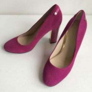 C. Wonder Magenta Fuschia Suede Chunky Pumps 7us